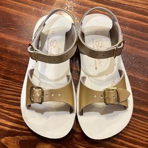 Sun San Salt Water by Hoy Surfer girls sandals gold size 10